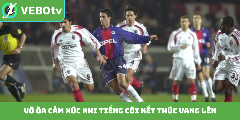 Vỡ òa cảm xúc khi tiếng còi kết thúc vang lên